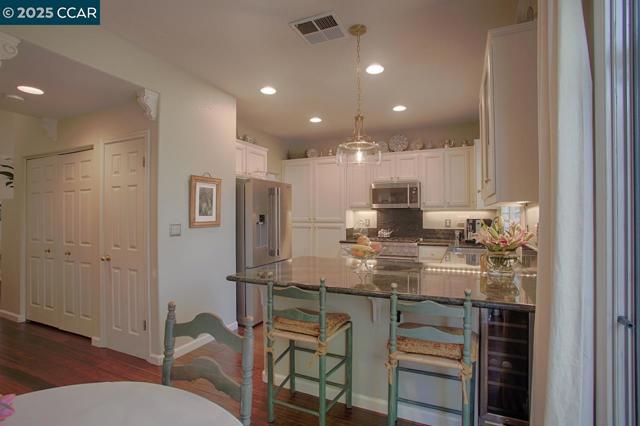 1409 Dumaine St, Concord CA: https://media.crmls.org/mediaz/058cbe8e-8f72-4cf3-8119-a4fb73aa6f96.jpg