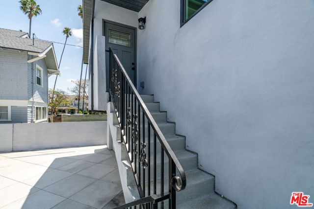 4308 Victoria Park Drive, Los Angeles CA: https://media.crmls.org/mediaz/058cdfac-d1aa-46e2-b39c-e3994df8c24d.jpg