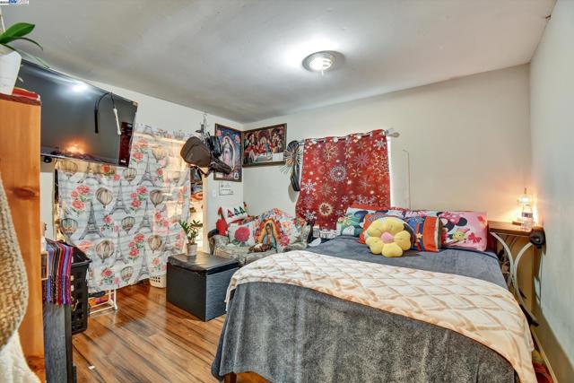 1506 52nd Ave, Oakland CA: https://media.crmls.org/mediaz/058d1851-196c-41a7-9306-7d3af545658e.jpg