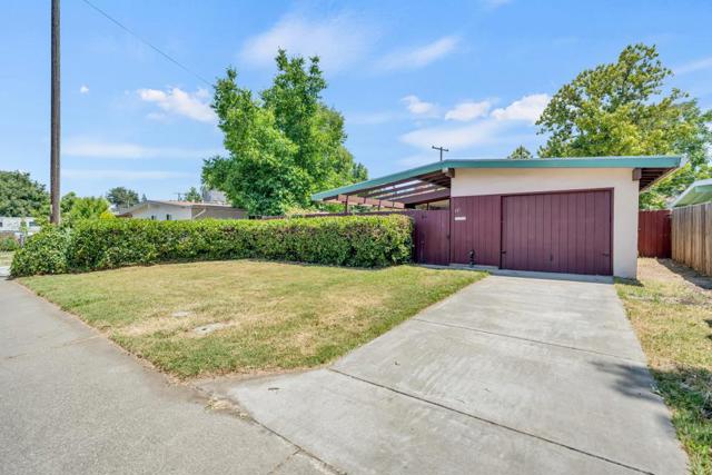 801 Douglas Street, West Sacramento CA: https://media.crmls.org/mediaz/058dad65-439d-4a2b-979b-5e39b4a5df1e.jpg