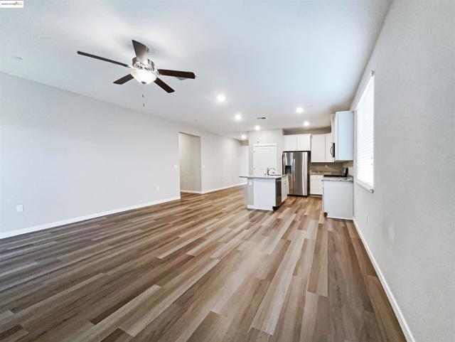 2211 Reunion Ln, Rio Vista CA: https://media.crmls.org/mediaz/058f3c78-eacf-4c53-a517-bbd946662a67.jpg