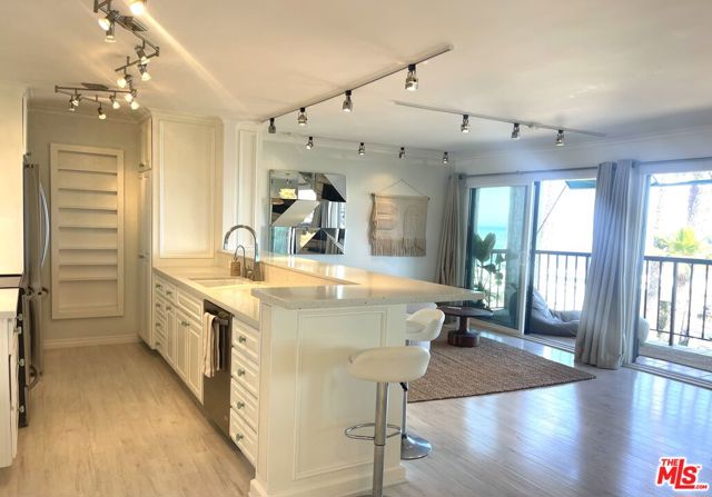 26668 Seagull Way, Malibu CA: https://media.crmls.org/mediaz/058fc49b-c4d9-4f2a-a0e9-20ca8f3c4396.jpg