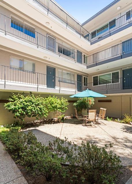 464 Clinton Street, Redwood City CA: https://media.crmls.org/mediaz/059024ce-cd4e-4d8f-8792-f16101df2128.jpg