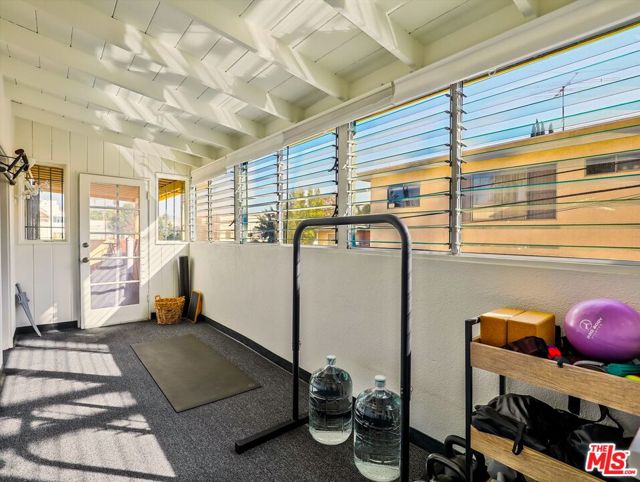 438 S Palm Drive, Beverly Hills CA: https://media.crmls.org/mediaz/0590547d-520d-4f20-b666-bcc41607eb01.jpg