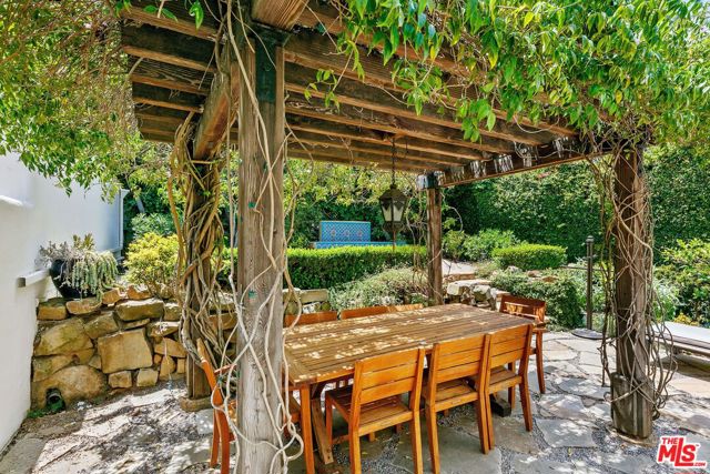 331 S Medio Drive, Los Angeles CA: https://media.crmls.org/mediaz/0590b838-73b7-4b15-9b65-528fd06d43ec.jpg