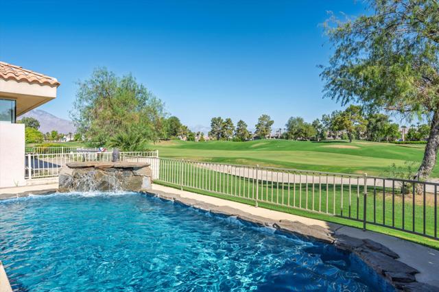 38 Pine Valley Drive, Rancho Mirage CA: https://media.crmls.org/mediaz/0590ff13-9b42-41cc-b054-0a724bc42b2d.jpg
