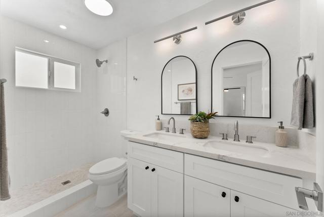 4316 Clairemont Dr, San Diego CA: https://media.crmls.org/mediaz/059140f9-80a6-4a2b-bb27-eb8cd76a6aac.jpg