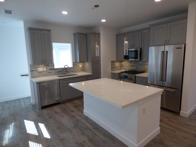 Detail Gallery Image 6 of 21 For 3412 Montrose Ave, Glendale,  CA 91214 - 2 Beds | 2 Baths