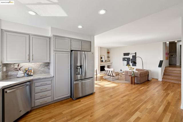 6019 Ridgemont Dr, Oakland CA: https://media.crmls.org/mediaz/0591dc2f-a458-48c7-8737-be8e3074636d.jpg