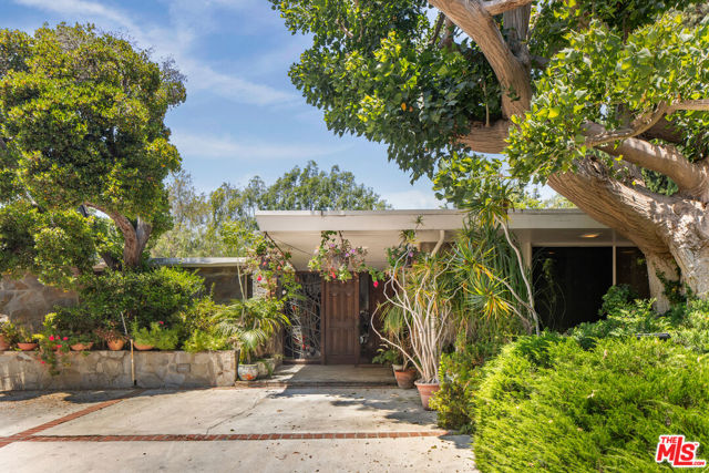 1018 Crescent Drive, Beverly Hills, California 90210, 5 Bedrooms Bedrooms, ,7 BathroomsBathrooms,Single Family Residence,For Sale,Crescent,24414523