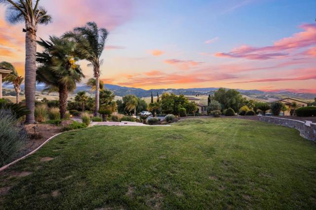 4165 Ashford Circle, Hollister CA: https://media.crmls.org/mediaz/05920239-bc12-46ac-b522-9e9d45490aa8.jpg