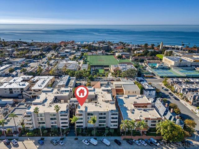 7550 Eads Ave, La Jolla CA: https://media.crmls.org/mediaz/05923340-1c4b-4d92-aed0-594801e05e38.jpg