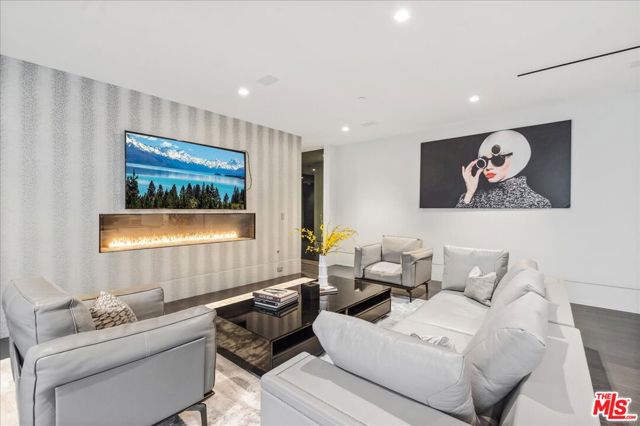 1620 Carla, Beverly Hills CA: https://media.crmls.org/mediaz/05927e06-a338-4619-91ee-8d1f4cc07222.jpg