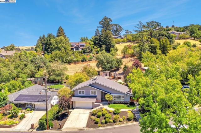 382 Castello Rd, Lafayette CA: https://media.crmls.org/mediaz/0592bd93-69a2-4ada-91a9-4b62f84824e6.jpg