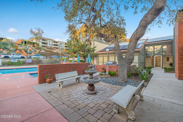 348 Chestnut Hill Court, Thousand Oaks CA: https://media.crmls.org/mediaz/0593309b-fc04-432a-9b65-3cb6054ea992.jpg