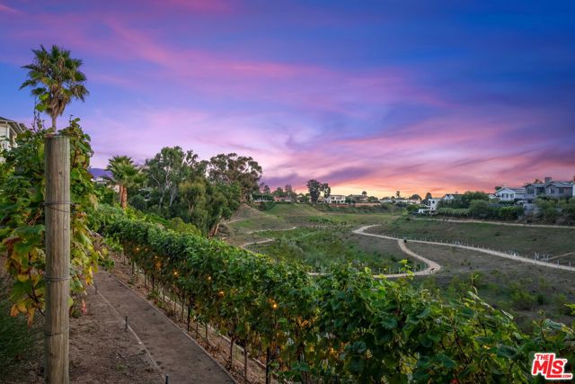 623 Alma Real Drive, Pacific Palisades CA: https://media.crmls.org/mediaz/059372ba-47db-4792-ba16-27ef65068fb3.jpg
