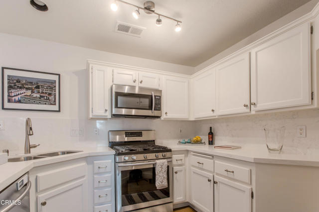 2759 Butter Creek Drive, Pasadena CA: https://media.crmls.org/mediaz/05938149-a17d-4305-8ab7-2222c986a7af.jpg