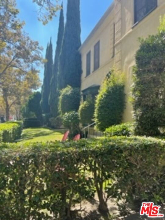 215 N Swall Drive Beverly Hills, California