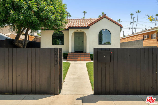 3923 Revere Avenue, Los Angeles CA: https://media.crmls.org/mediaz/05942e29-6c7e-453c-8980-3665d5d2bb98.jpg
