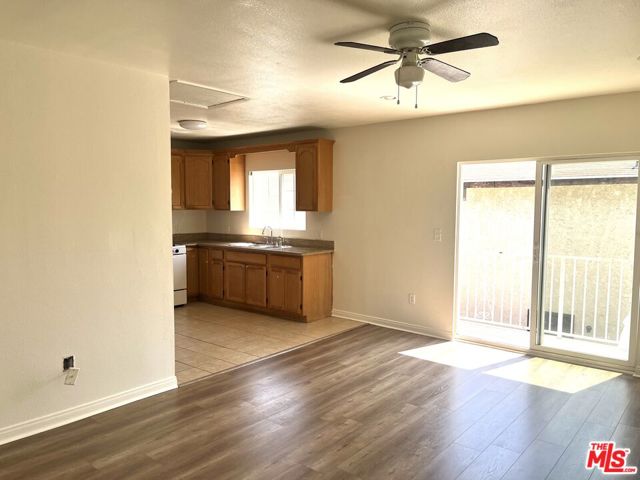 1256 W 25th Street, Los Angeles CA: https://media.crmls.org/mediaz/05944266-368a-4d92-825b-0c6a64f6fd6f.jpg