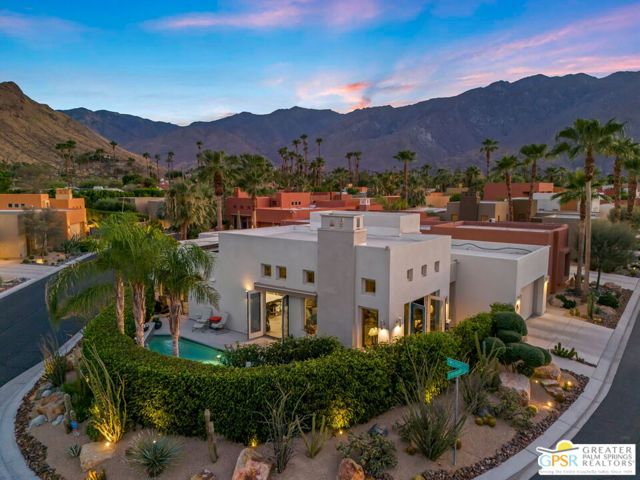 2985 Searchlight Lane, Palm Springs CA: https://media.crmls.org/mediaz/0594a4e8-5568-4f66-91db-e51e3c34b882.jpg
