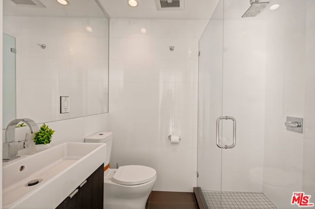 2388 Kimridge Road photo 32