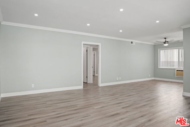 11860 Chandler Boulevard, Valley Village CA: https://media.crmls.org/mediaz/05953195-5b50-4dd2-b8f0-7c3603d03004.jpg