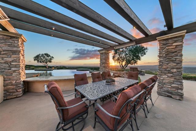 15707 Blue Crystal Trl, Poway CA: https://media.crmls.org/mediaz/0595533e-dd8b-4b85-8bc9-4c3dbd79090e.jpg