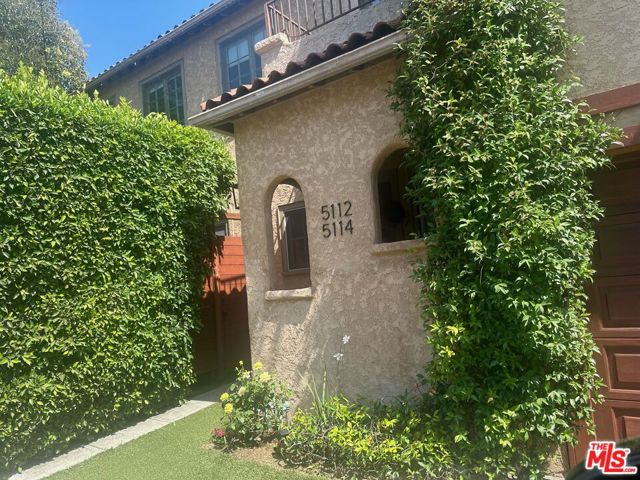 5112 Edgewood Place, Los Angeles CA: https://media.crmls.org/mediaz/05956210-2318-44c8-b02b-1b12a205f1f7.jpg