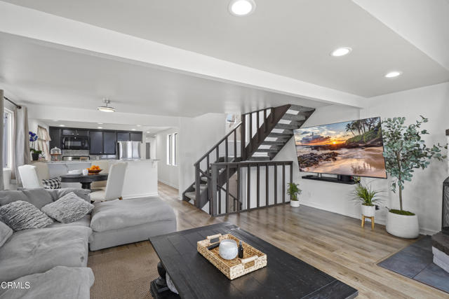 Detail Gallery Image 4 of 44 For 309 Ocean Dr, Oxnard,  CA 93035 - 4 Beds | 2/1 Baths