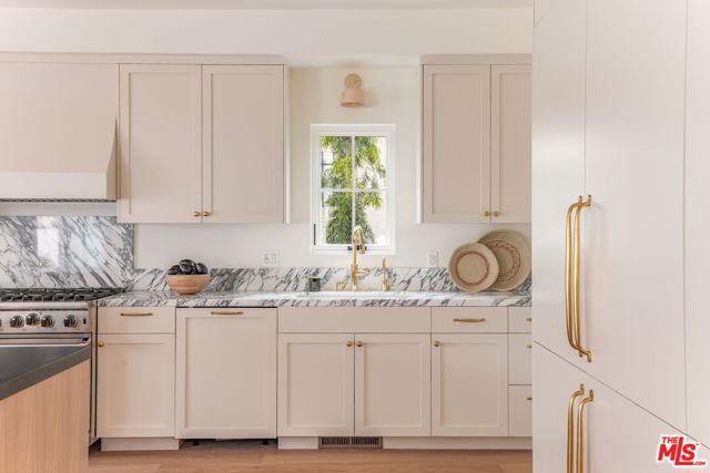 2455 23rd Street, Santa Monica CA: https://media.crmls.org/mediaz/05973c52-143e-4fab-868e-939f864ee2f0.jpg