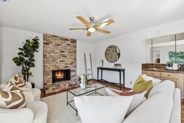 3483 Skyline Dr, Hayward CA: https://media.crmls.org/mediaz/05973f1a-b34a-4a36-9a6a-77f10300b757.jpg