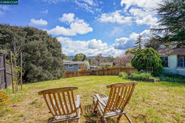 742 La Paloma Rd, El Sobrante CA: https://media.crmls.org/mediaz/05979eef-e604-475b-9f1e-d66c338b2991.jpg
