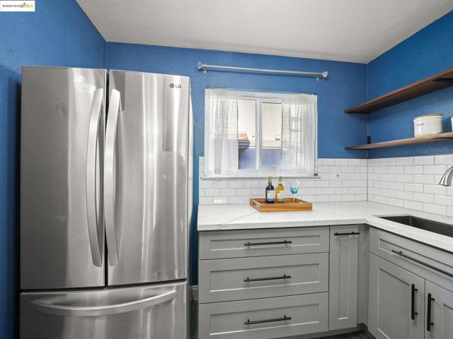 2106 Otis Dr, Alameda CA: https://media.crmls.org/mediaz/059802c6-dcb7-40de-993b-b8d69b687794.jpg