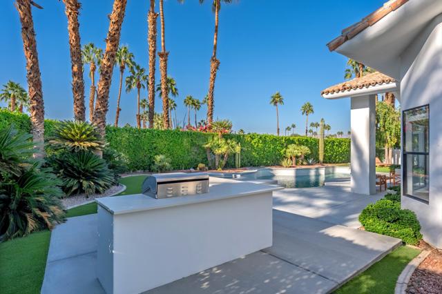 50245 Mountain Shadows Road, La Quinta CA: https://media.crmls.org/mediaz/05981787-6763-42e7-94f2-5ed4e58c2536.jpg