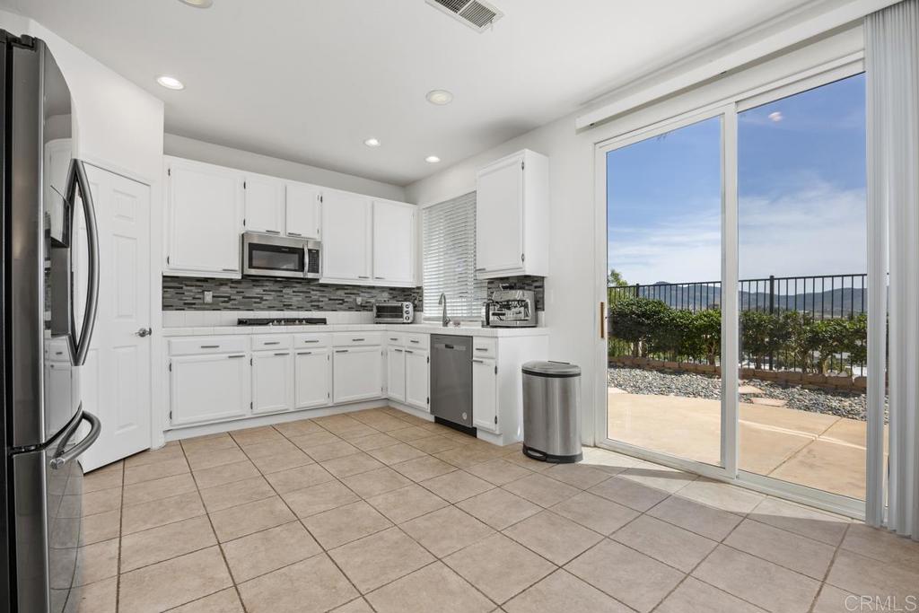 687 Glasgow Court - photo 18