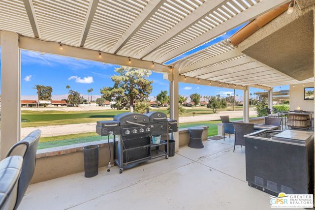 40165 Baltusrol Circle, Palm Desert CA: https://media.crmls.org/mediaz/0598c779-9281-4544-9162-e282e232b68b.jpg