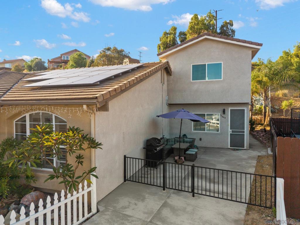 https://media.crmls.org/mediaz/0598eddd-2137-4315-8bc8-5f9144853df3.jpg?preset=X-Large