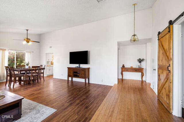 1942 Chalon Street, Newbury Park CA: https://media.crmls.org/mediaz/05992a18-f5f4-4324-b1b0-2e9e97465a2e.jpg