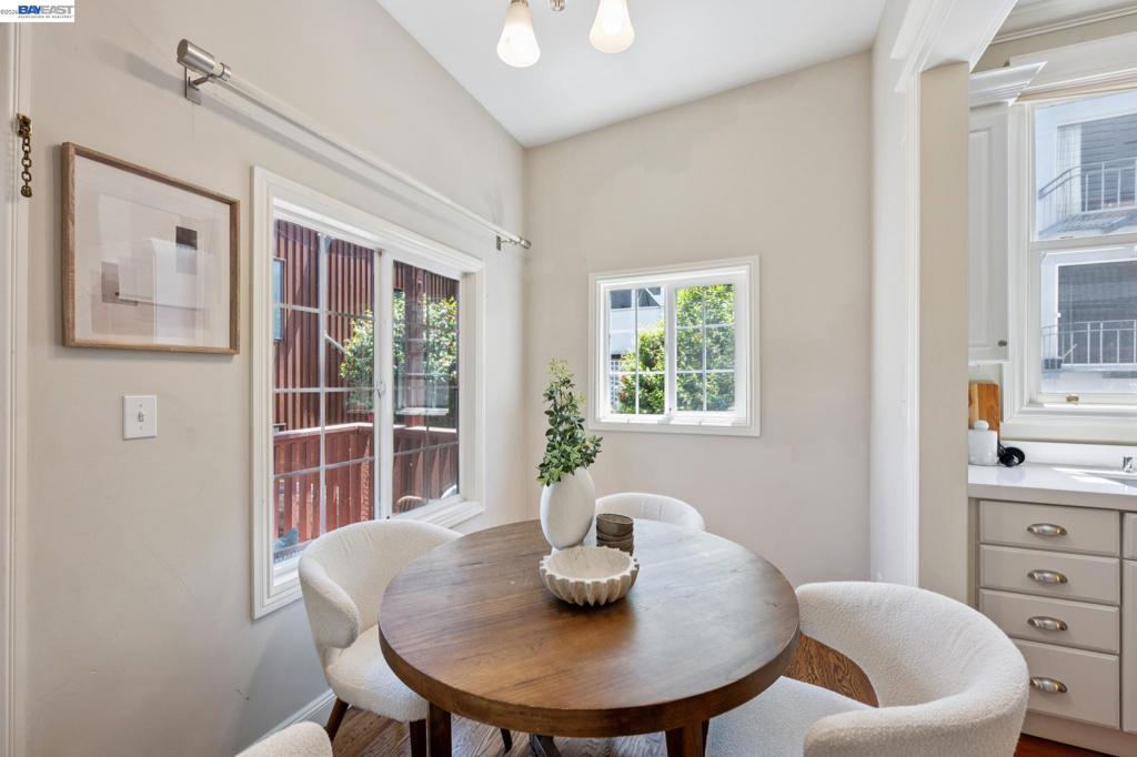 https://media.crmls.org/mediaz/05994800-72fe-4756-9a69-902611422413.jpg?preset=X-Large