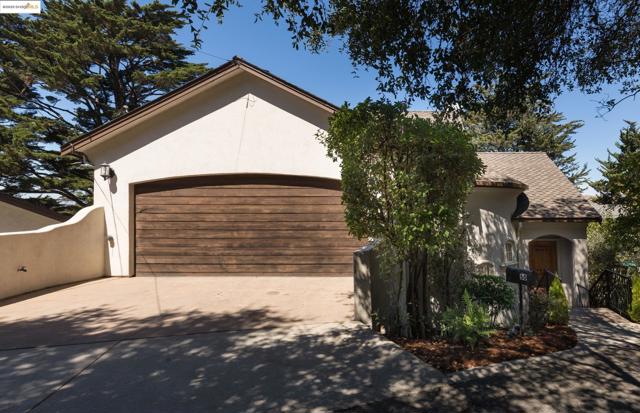 50 Pine Hills Ct, Oakland CA: https://media.crmls.org/mediaz/059a3c58-5b02-45dd-ae64-b43fa272a0ca.jpg