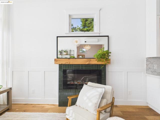 2602 Adeline St, Oakland CA: https://media.crmls.org/mediaz/059a683d-47de-46ff-b77a-0636eb3eba87.jpg