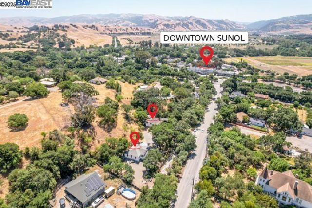 75 Kilkare Rd, Sunol CA: https://media.crmls.org/mediaz/059a7239-d484-464f-ab47-b724792fae00.jpg