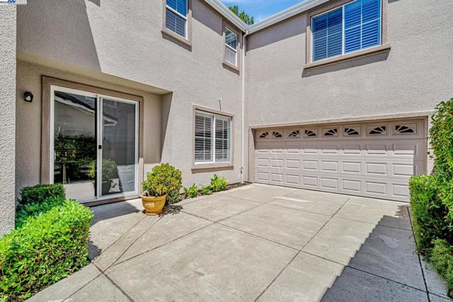 260 Abigail Cir, Danville CA: https://media.crmls.org/mediaz/059aa0d5-a188-470c-ad1a-d4394b3629fb.jpg
