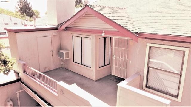 6 Lancaster Cir, Bay Point CA: https://media.crmls.org/mediaz/059af3f0-107f-4736-8972-5bde86c35e15.jpg
