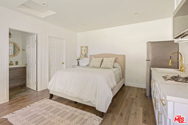 11855 Tiara Street, Valley Village CA: https://media.crmls.org/mediaz/059b1224-45b6-47f8-8901-6704d84d3e69.jpg