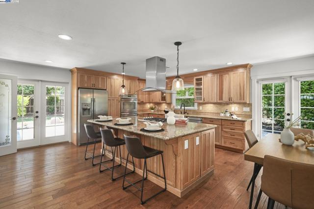 2175 Whyte Park Ave, Walnut Creek CA: https://media.crmls.org/mediaz/059b2fde-9855-4db3-b7c9-c99e904faa48.jpg