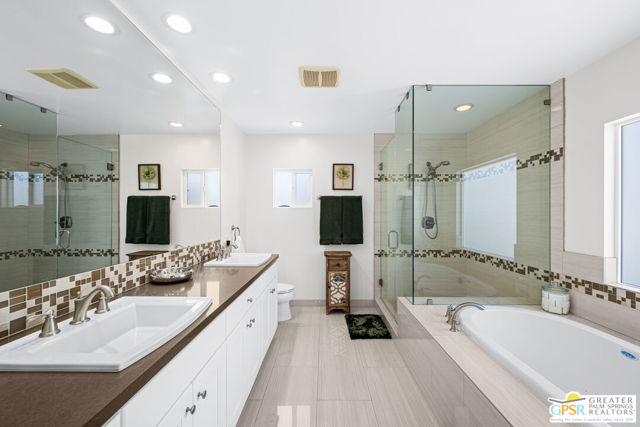 13435 Erwin Street photo 18