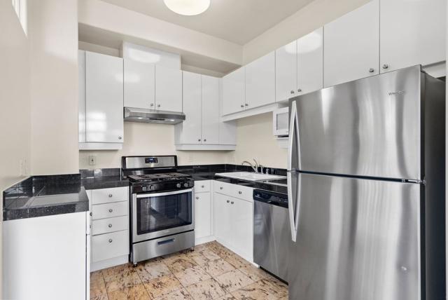200 Sheridan Avenue, Palo Alto CA: https://media.crmls.org/mediaz/059ca666-f4cd-4321-b2bc-a42df4e3c1a8.jpg