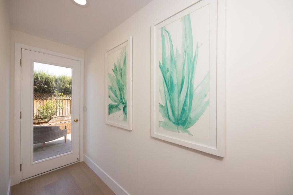 https://media.crmls.org/mediaz/059d45f9-f9e2-42c8-87e7-77db00e4b691.jpg?preset=X-Large